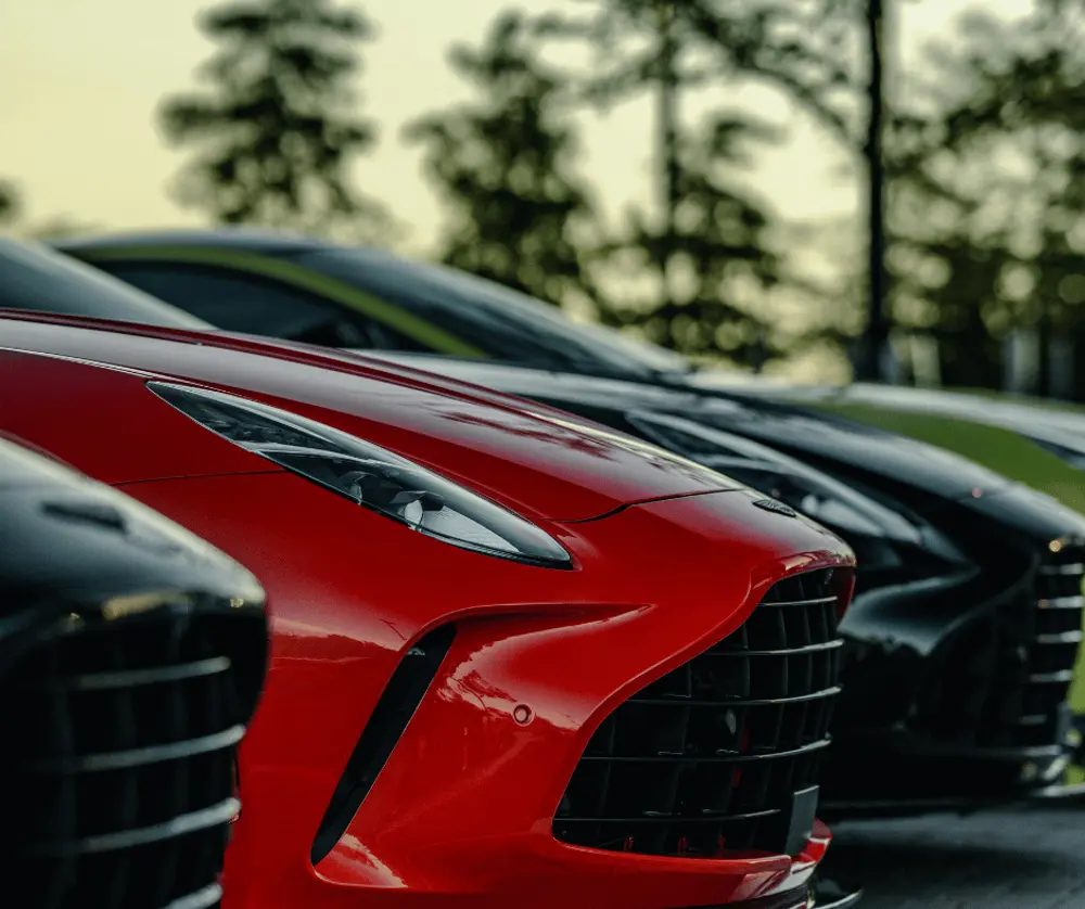 Premiery motoryzacyjne a dostępność aut – co faktycznie trafia do klientów w Polsce?