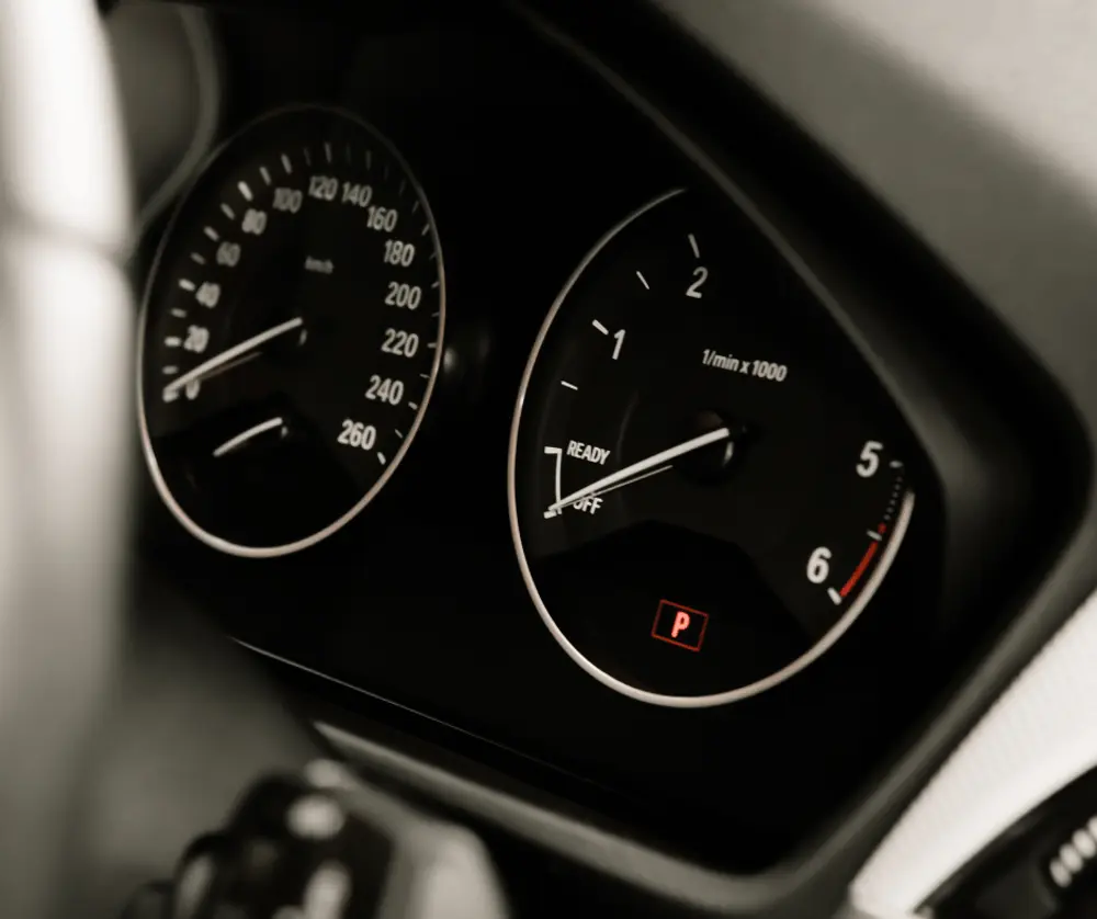 Niski przebieg a rata – jak firmy finansujące to liczą?